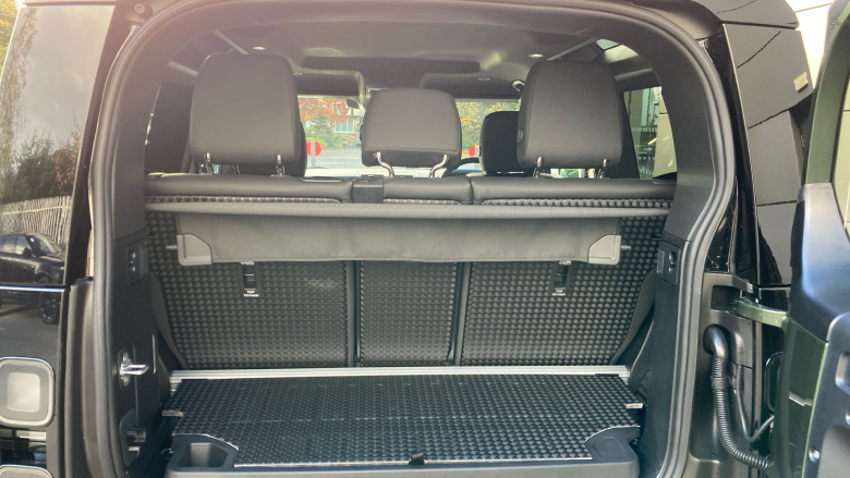 Land Rover Defender 3.0 D250 X-Dynamic SE 90 3dr Auto Diesel Estate